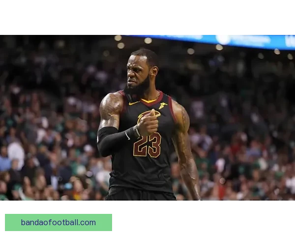 詹姆斯回顾2011年总决赛失利 反派标签与非自我表现成关键因素